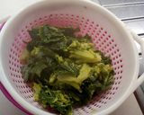 Foto del passaggio 2 della ricetta Frittelle di broccoletti e acciughe di carnevale