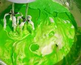 Foto langkah ke 2 dari resep Bolu Potong Pandan Kukus.