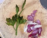 Foto langkah ke 1 dari resep Bening Sayur Oyong.