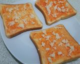 Foto langkah ke 2 dari resep Pizza Roti Tawar Topping Sosis Jamur.