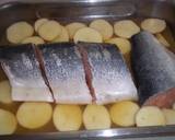 Foto del paso 6 de la receta Salmón entero con almendras y patatas

