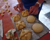 Foto del paso 4 de la receta: Pan de muerto de guayaba