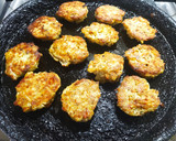 Foto del paso 5 de la receta: Buñuelos de coliflor y zanahorias sin gluten al horno