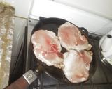 Foto del paso 3 de la receta: Costeletas de cerdo a la placha y una rica sopa de vegetales 😊