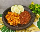 Foto langkah ke 5 dari resep Udang Goreng Mentega dengan Sambal Terasi Mentah.