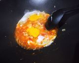 Foto langkah ke 5 dari resep Eggs in Tomatoes.