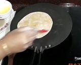 A picture of step 5 of Chatur paratha.