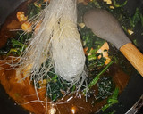 Foto del paso 5 de la receta: Espinacas con fideos de arroz y gambas