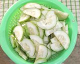 Foto langkah ke 1 dari resep Tumis Timun Telur.