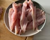 Foto del paso 2 de la receta: Pollo rebozado al estragón y sopa de estrellitas …