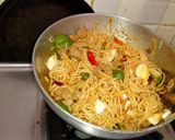 A picture of step 4 of Egg chowmin with soya bari.