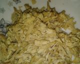 A picture of step 1 of Chicken corn soup with chicken buns.