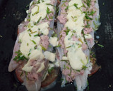Foto del paso 3 de la receta: Merluza al atún y queso azul, sobre base de tomates al tomillo