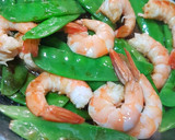 Foto del paso 2 de la receta: Tirabeques con gambas salteadas en salsa de ostras