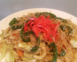 A picture of step 5 of Easy Stir-Fried Udon with Mentsuyu.