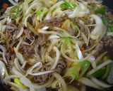 A picture of step 4 of Easy Sukiyaki-Style Beef Bowl with Scallions.