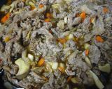 A picture of step 3 of Easy Sukiyaki-Style Beef Bowl with Scallions.