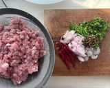 รูปขั้นตอนการทำที่ 1 ของ เมนูข้าวกล่อง🍚ลาบหมูก้อนทอด🌶️🧄บล็อคโคลี่ราดเกรวี่ซีอิ๊ว🥦พริกน้ำปลา🌶️