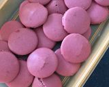 Foto langkah ke 26 dari resep Macaron - Red Velvet ft Tiramisu.