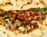 Foto del paso 8 de la receta: Tortita Maíz con Trigueros, Champiñones, Panceta, Queso y Huevo