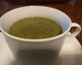 Foto del paso 1 de la receta: Sopa de cebollas y kale (en sopera)