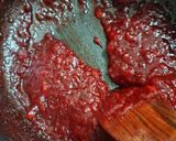 A picture of step 3 of Strawberry jam without pectin.