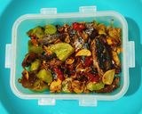 Foto langkah ke 3 dari resep Ikan pindang pedas bumbu iris praktis ✅.