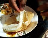 A picture of step 4 of Egg paratha.