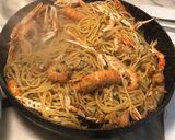 Foto del passaggio 2 della ricetta Scampi alla busara bianca/con pasta