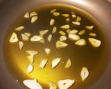 Foto del paso 2 de la receta: Piparrones al ajillo, en virgen extra