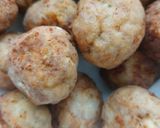 Foto del passaggio 5 della ricetta Polpette di carne tritata e ricotta al sugo