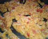 Foto del paso 2 de la receta: Huevos revueltos con tomate