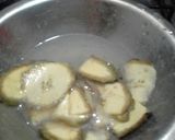 Foto del paso 2 de la receta: Chips crocantes de plátano verde con ajo