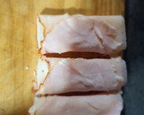 Foto del paso 2 de la receta: Rollitos de pechuga de pavo con queso y piña en freidora de aire