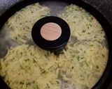 A picture of step 3 of Potato and courgette rosti.