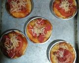 Foto langkah ke 7 dari resep Pizza Mini Rumahan.