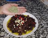 صورة لخطوة 2 من وصفة تتبيلة الزيتون الأسود