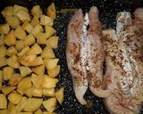 Foto del paso 5 de la receta: Papas con pescado y salsa de morrón