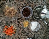 Foto del paso 1 de la receta: Espaguetis con salsa de soja, pollo, champiñones y zanahoria