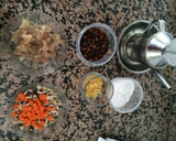 Foto del paso 1 de la receta: Espaguetis con salsa de soja, pollo, champiñones y zanahoria