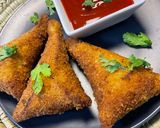 A picture of step 8 of Pizza cones.