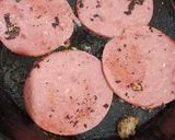 Foto langkah ke 4 dari resep Burger SD Naik Level.