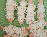 Foto langkah ke 3 dari resep Sosis lilit mie.