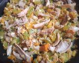 Foto del paso 5 de la receta: Revuelto de zapallitos verdes con zanahoria y pollo 🧅🥕🍗