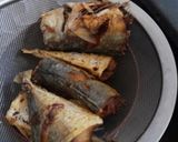 Foto langkah ke 1 dari resep Ikan Kuah Bumbu Sambal Goreng.