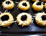 Foto langkah ke 5 dari resep Thumbprint Cookies.