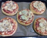 Foto langkah ke 6 dari resep Roti Pizza Home Made tanpa ulen tanpa telur.