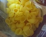 A picture of step 3 of Macaroni in fruits with yoghurt.