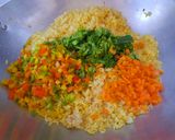 Hình bước làm 5 của món Cơm chiên rau củ
