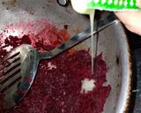 A picture of step 2 of Beetroot halwa.